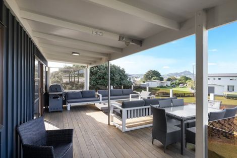 Photo of property in 2 Banks Street, Cooks Beach, Whitianga, 3591