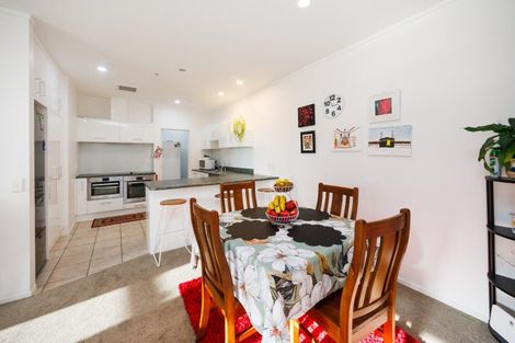 Photo of property in Maddison Apartments, 3/6c Queen Street, Palmerston North, 4410