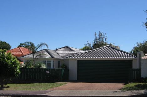 Photo of property in 2/13 Sylvan Park Avenue, Milford, Auckland, 0620