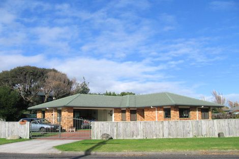 Photo of property in 44 Te Moana Road, Waikanae Beach, Waikanae, 5036