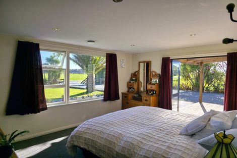 Photo of property in 43 Victoria Road, Westport, 7892