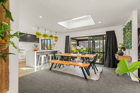 Photo of property in 6 Stratford Court, Fitzherbert, Palmerston North, 4410