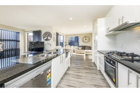 Photo of property in 1 Te Aparangi Road, Papakura, 2110