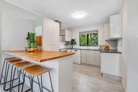 Photo of property in 2/15 Tetrarch Place, Totara Vale, Auckland, 0629
