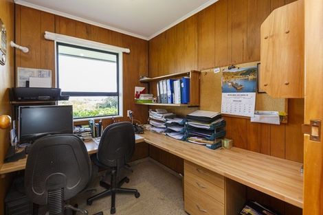 Photo of property in 515 Roberts Line, Kelvin Grove, Palmerston North, 4470