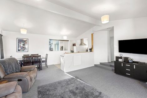 Photo of property in 105 Awanui Street, Merrilands, New Plymouth, 4312