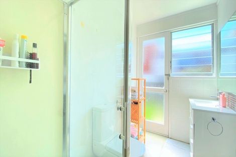 Photo of property in 1/29 Rangitoto Terrace, Milford, Auckland, 0620