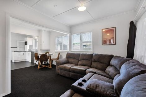 Photo of property in 59 Camberwell Road, Hawera, 4610