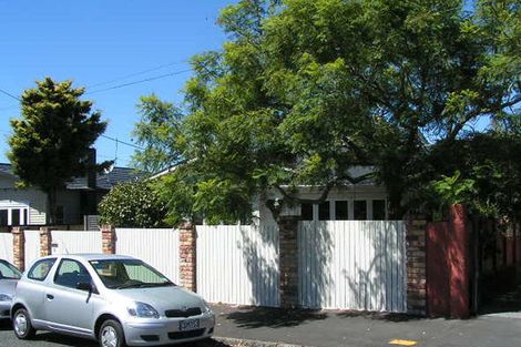 Photo of property in 6 Faulkner Road, Northcote Point, Auckland, 0627