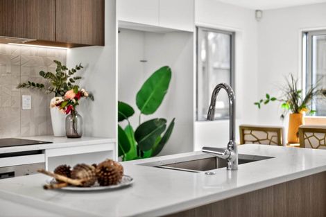 Photo of property in 7d Maroubra Place, Botany Downs, Auckland, 2010