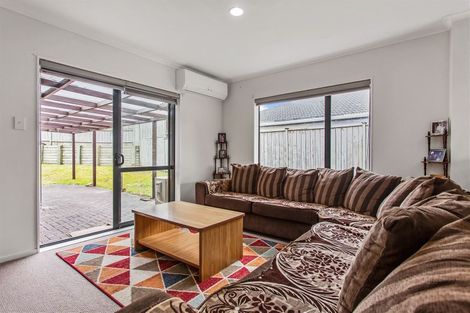 Photo of property in 52 Magic Way, Randwick Park, Auckland, 2105