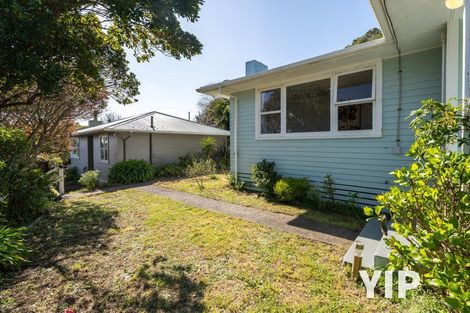 Photo of property in 58 Kenmore Street, Newlands, Wellington, 6037