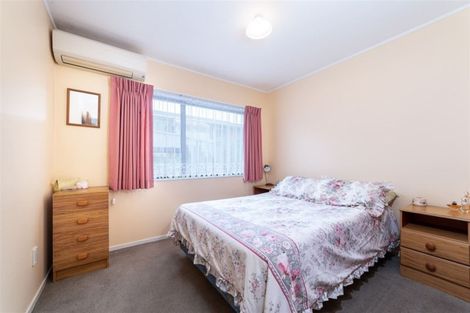 Photo of property in 2/303a Great North Road, Henderson, Auckland, 0612
