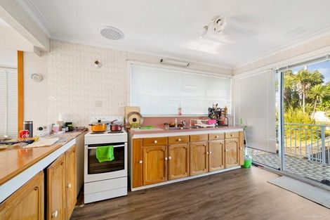 Photo of property in 102a Tiroroa Avenue, Te Atatu South, Auckland, 0610