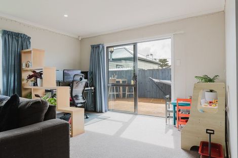 Photo of property in 30 Charles Cross Street, Longburn, Palmerston North, 4412