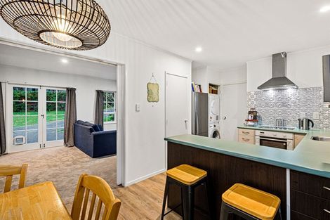 Photo of property in 2/220 East Coast Road, Forrest Hill, Auckland, 0620