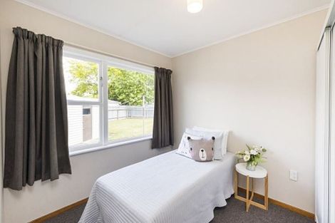 Photo of property in 10 Catlins Crescent, Milson, Palmerston North, 4414