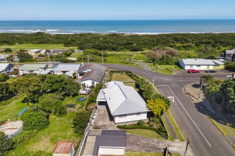 Photo of property in 2 Taupata Street, Castlecliff, Whanganui, 4501