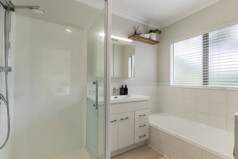 Photo of property in 2/13a Sandspit Road, Cockle Bay, Auckland, 2014