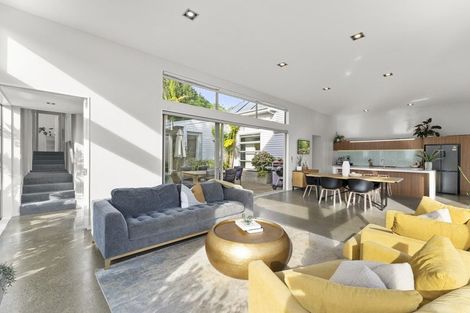 Photo of property in 4 Hillford Place, Welcome Bay, Tauranga, 3175