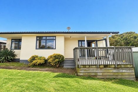 Photo of property in 1 Gambare Place, Wattle Downs, Auckland, 2103