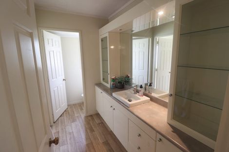 Photo of property in 6 Silkwood Grove, Totara Heights, Auckland, 2105