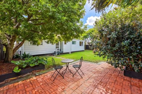 Photo of property in 100 Torkar Road, Clarks Beach, 2122