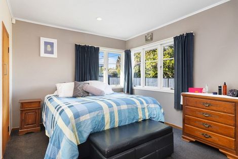 Photo of property in 7 Cornwall Street, Te Atatu South, Auckland, 0610