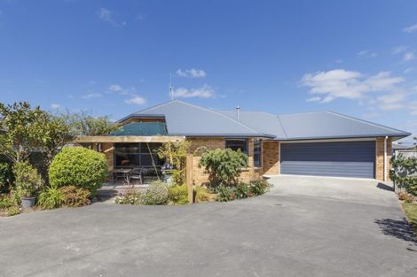 Photo of property in 99a Schnell Drive, Kelvin Grove, Palmerston North, 4414