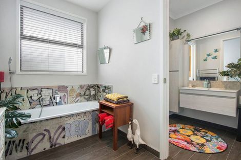 Photo of property in 49 Lakeside Terrace, Omokoroa, 3114