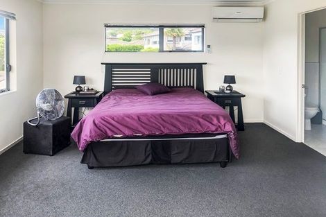 Photo of property in 1 Thomas Hamer Place, Greenhithe, Auckland, 0632