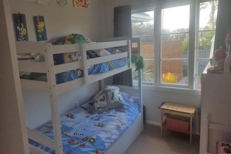 Photo of property in 1 Ward Crescent, Te Atatu Peninsula, Auckland, 0610