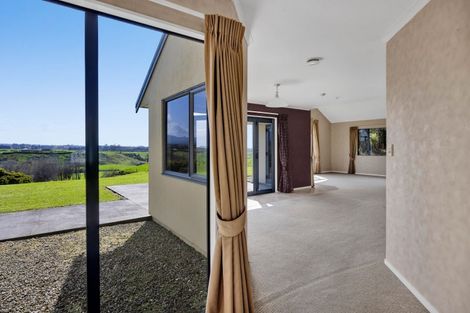 Photo of property in 311 Croydon Road, Midhirst, Stratford, 4394