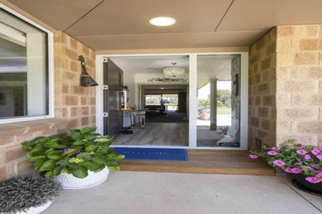 Photo of property in 32 Arthur Road, Paraite, New Plymouth, 4373