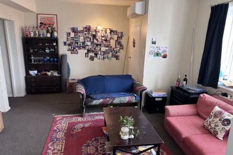 Photo of property in 76a Kelburn Parade, Kelburn, Wellington, 6012