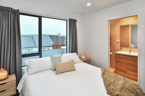 Photo of property in 69c Astley Avenue, New Lynn, Auckland, 0600