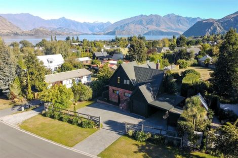 Photo of property in 136 Hunter Crescent, Wanaka, 9305