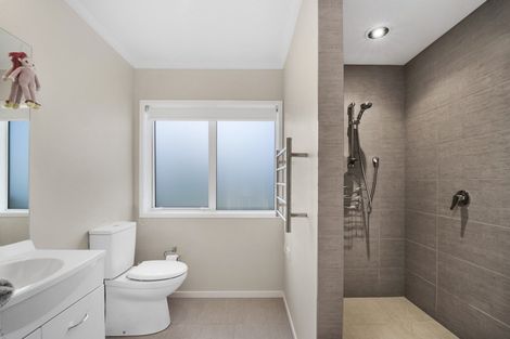 Photo of property in 6 Rogers Place, Kinloch, Taupo, 3377