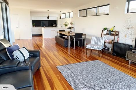 Photo of property in 6a Calder Place, Wai O Taiki Bay, Auckland, 1072