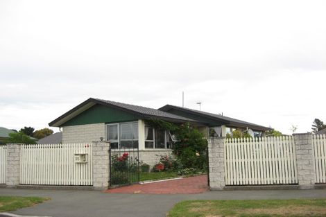 Photo of property in 35 Cowes Street, Avondale, Christchurch, 8061