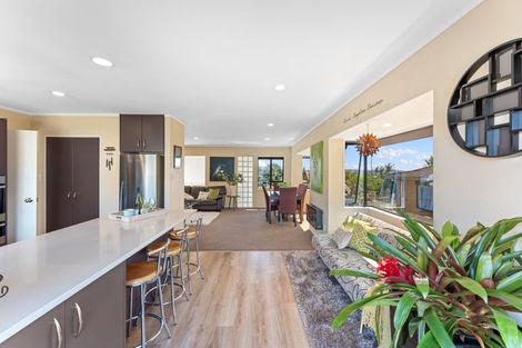 Photo of property in 37 Pigeon Mountain Road, Half Moon Bay, Auckland, 2012