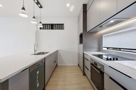Photo of property in 2/19 Kingdale Road, Henderson, Auckland, 0610