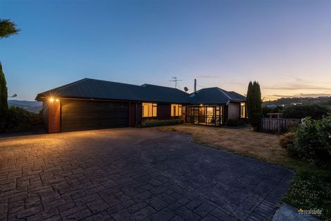 Photo of property in 12a Pekanga Road, Normandale, Lower Hutt, 5010