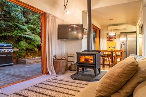 Photo of property in 28 Ngaumatau Road, Point Howard, Lower Hutt, 5013