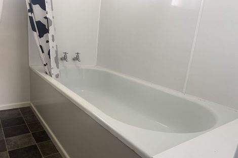 Photo of property in 2/27 Holland Road, Hillcrest, Auckland, 0627