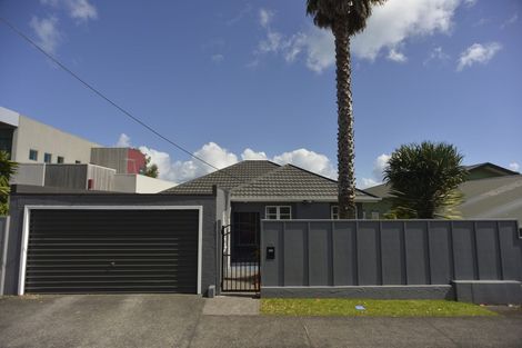 Photo of property in 206 Powderham Street, New Plymouth, 4310