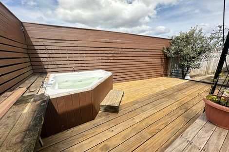 Photo of property in 47a Taikata Road, Te Atatu Peninsula, Auckland, 0610