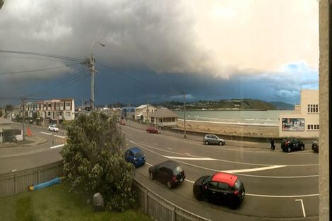 Photo of property in 4/102 Lyall Parade, Lyall Bay, Wellington, 6022