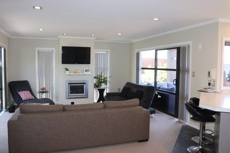 Photo of property in 65a Rosalie Terrace, Kelvin Grove, Palmerston North, 4414