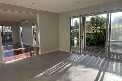 Photo of property in 10 Ballymore Drive, Pinehill, Auckland, 0632